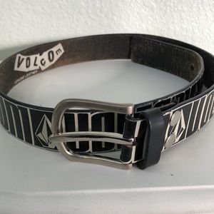 Volcom black and white belt